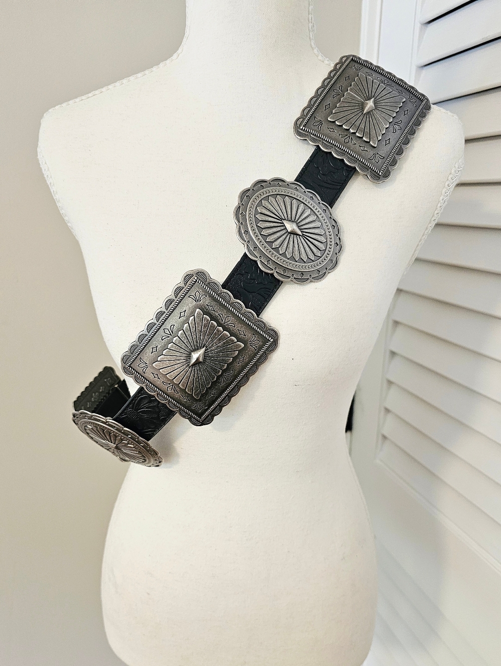 Ariat Women's Black Leather Belt w/Large Rectangle Silver Conchos